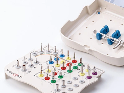 Kit quirúrgico para implantes dentales BLE