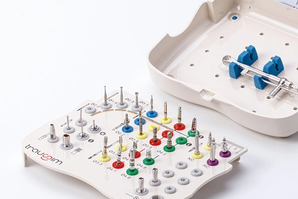 Kit quirúrgico para implantes dentales BLE
