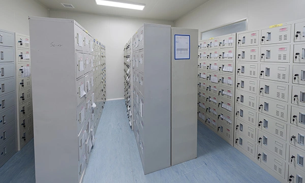 Laboratorio de microbiología y sala de muestras